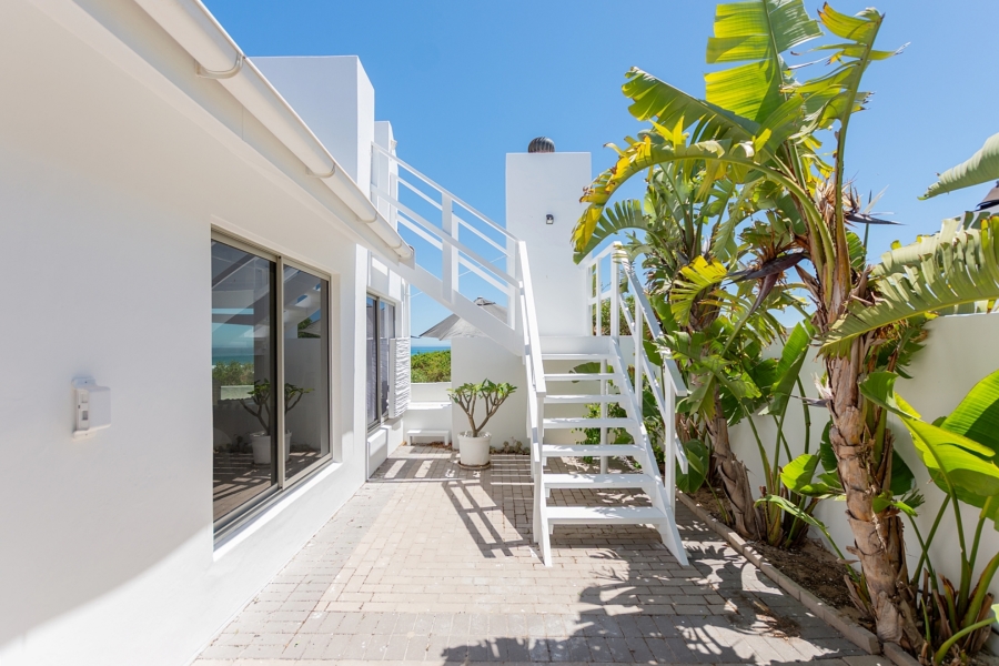 5 Bedroom Property for Sale in Golden Mile Western Cape